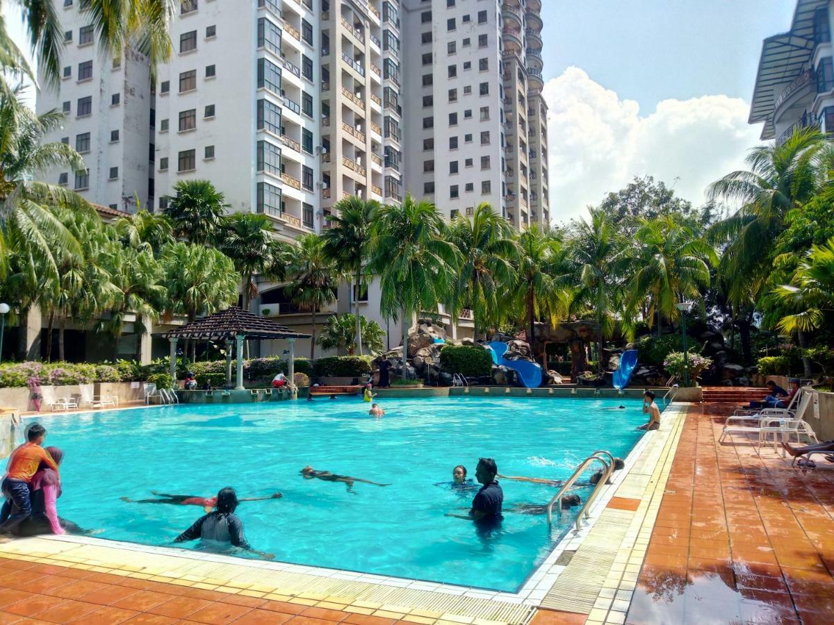 Aparthotel Costa Mahkota Malacca Esterno foto