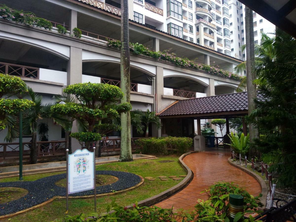 Aparthotel Costa Mahkota Malacca Esterno foto